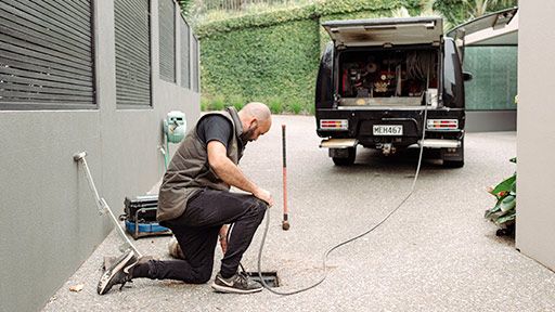 Narrow Neck Drain & Sewer Plumbers: Fast